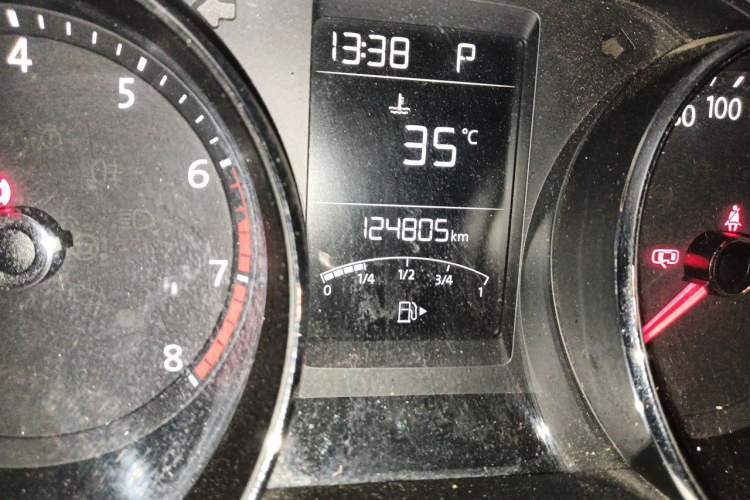 Used Volkswagen Lavida 2017 1.6L Automatic Comfort Edition Odometer Close Up