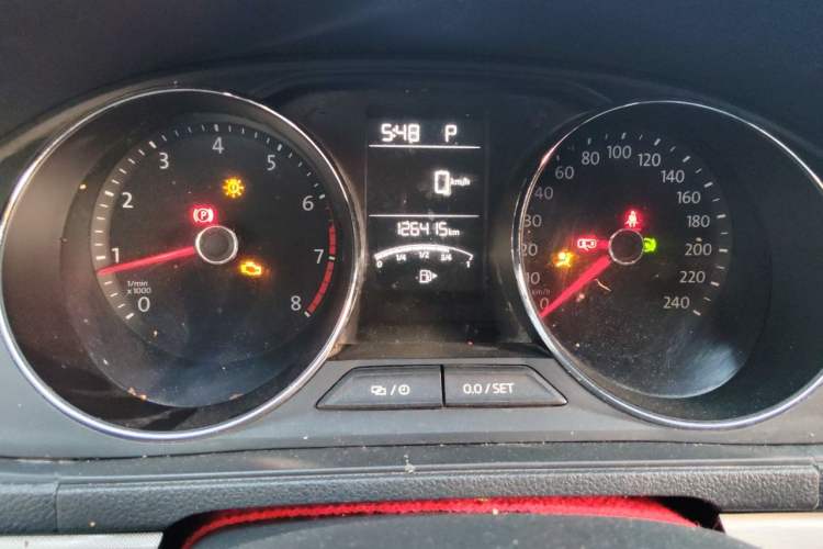 Used Volkswagen Lavida 2017 1.6L Automatic Comfort Edition Odometer Close Up