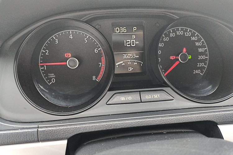 Used Volkswagen Lavida 2017 1.6L Automatic Fashion Edition Odometer Close Up