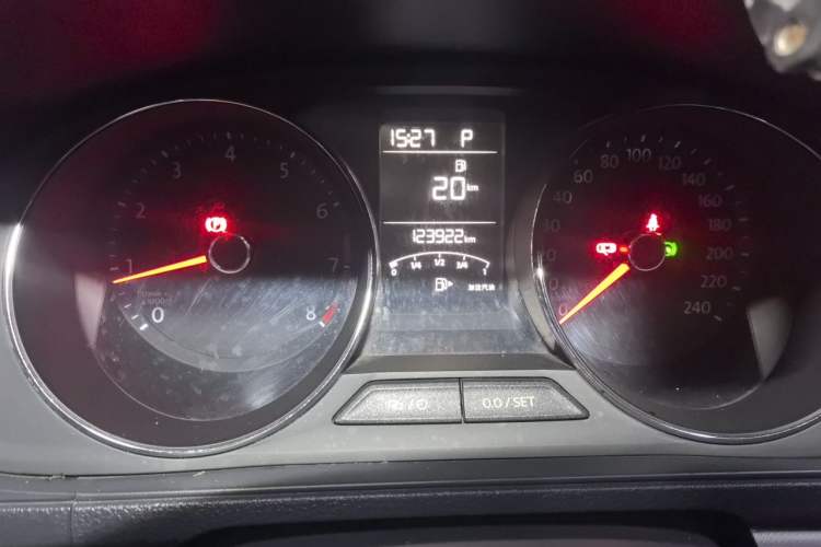 Used Volkswagen Lavida 2017 1.6L Automatic Comfort Edition Odometer Close Up