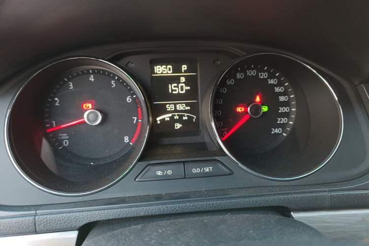 Used Volkswagen Lavida 2017 1.6L Automatic Comfort Edition Odometer Close Up