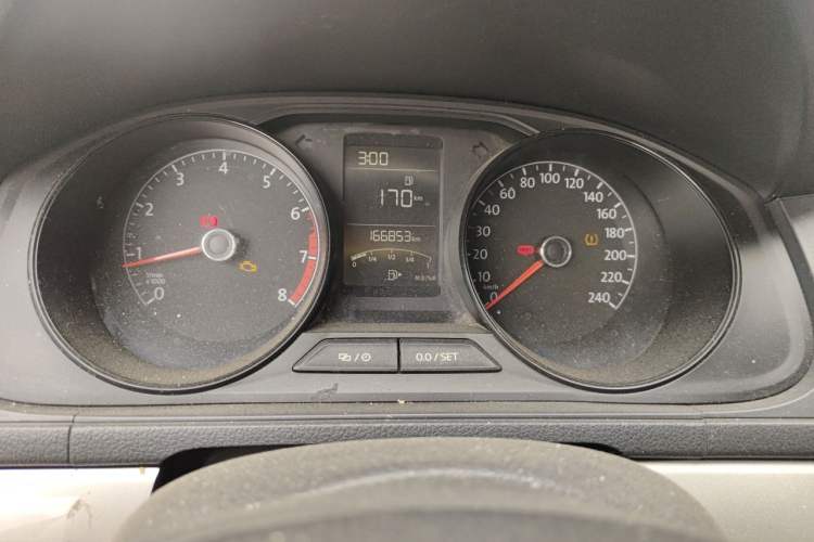 Used Volkswagen Lavida 2017 1.6L Manual Fashion Edition Odometer Close Up