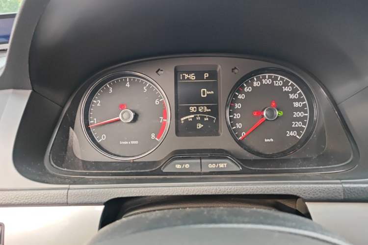 Used Volkswagen Lavida 2017 1.6L Automatic Fashion Edition Odometer Close Up