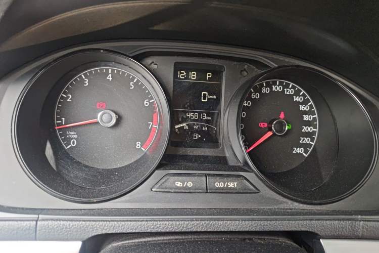 Used Volkswagen Lavida 2017 1.6L Automatic Fashion Edition Odometer Close Up