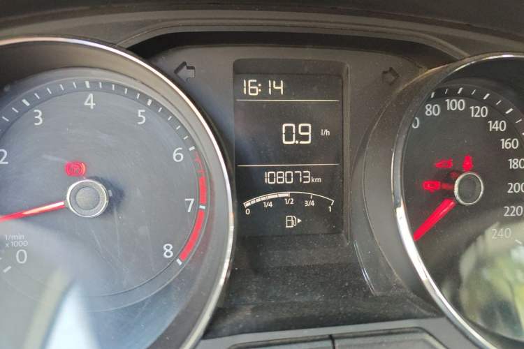 Used Volkswagen Lavida 2017 1.6L Manual Comfort Edition Odometer Close Up