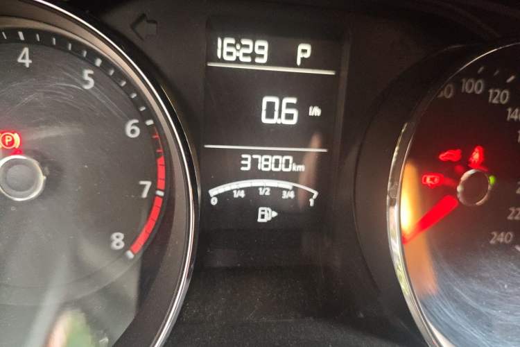 Used Volkswagen Lavida 2017 230TSI DSG Comfort Edition Odometer Close Up