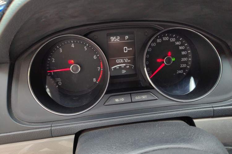Used Volkswagen Lavida 2017 1.6L Automatic Comfort Edition Odometer Close Up