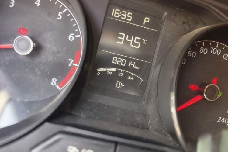 Used Volkswagen Lavida 2017 1.6L Automatic Fashion Edition Odometer Close Up