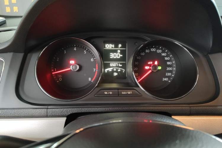 Used Volkswagen Lavida 2017 230TSI DSG Comfort Edition Odometer Close Up