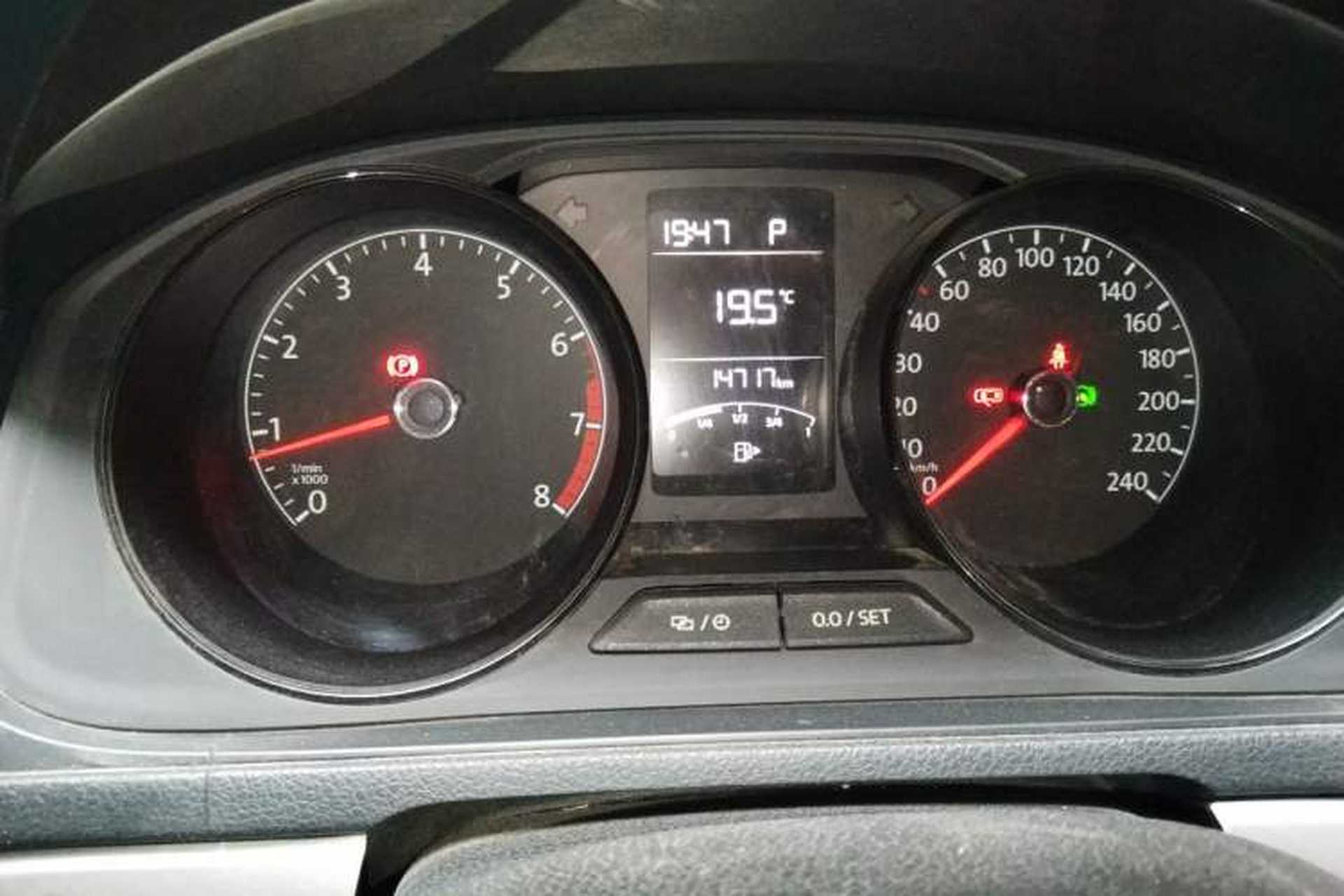 Used Volkswagen Lavida 2017 1.6L Automatic Fashion Edition Odometer Close Up