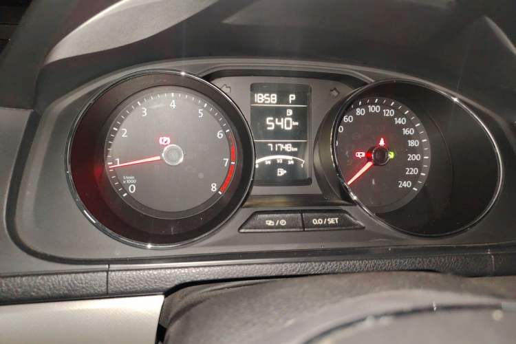 Used Volkswagen Lavida 2017 1.6L Automatic Comfort Edition Odometer Close Up