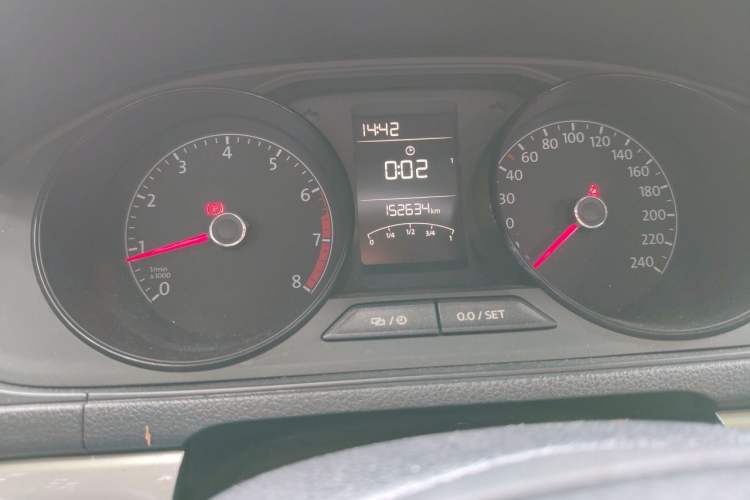 Used Volkswagen Lavida 2017 1.6L Manual Fashion Edition Odometer Close Up