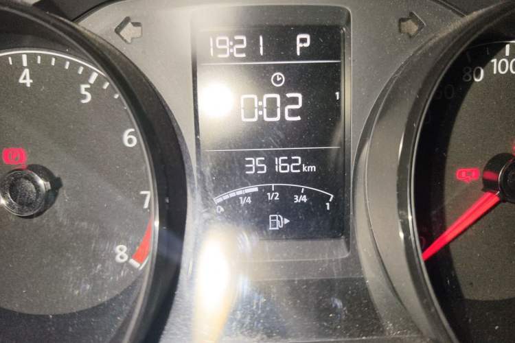 Used Volkswagen Lavida 2017 1.6L Automatic Fashion Edition Odometer Close Up