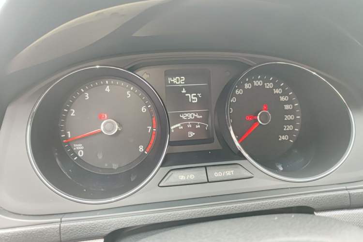Used Volkswagen Lavida 2017 1.6L Manual Comfort Edition Odometer Close Up