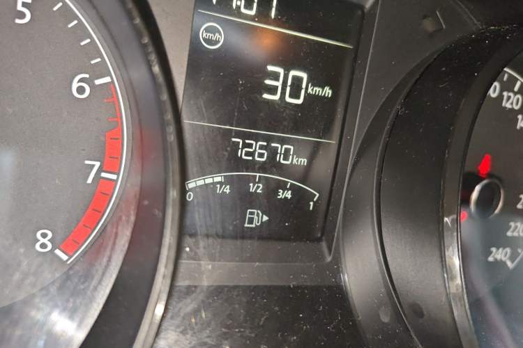 Used Volkswagen Lavida 2017 1.6L Manual Fashion Edition Odometer Close Up