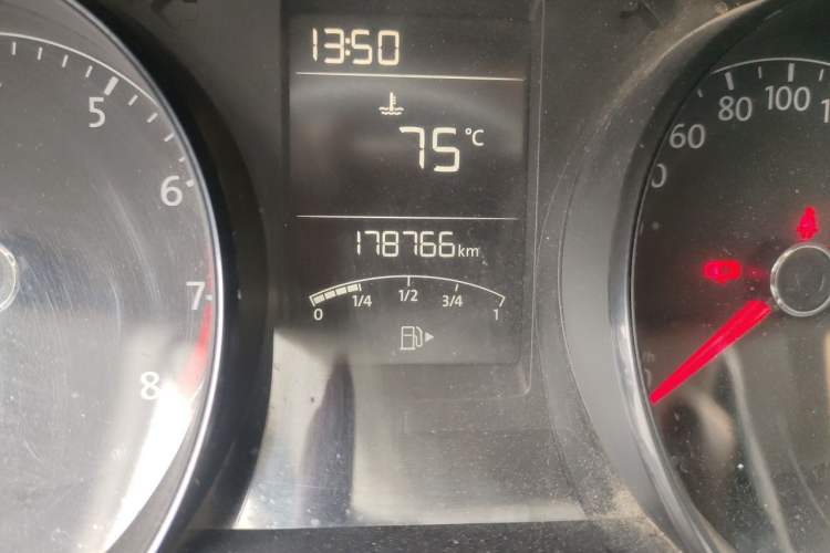 Used Volkswagen Lavida 2017 1.6L Manual Fashion Edition Odometer Close Up