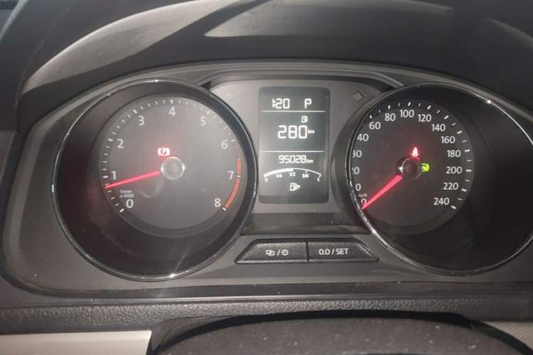 Used Volkswagen Lavida 2017 1.6L Automatic Comfort Edition Odometer Close Up