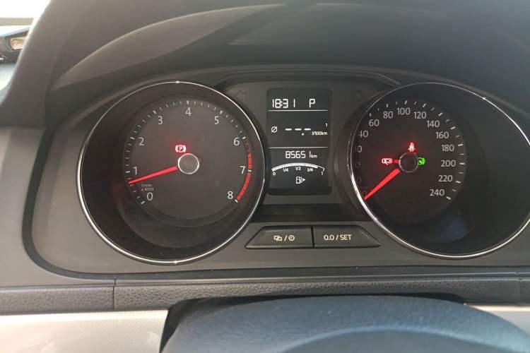 Used Volkswagen Lavida 2017 1.6L Automatic Comfort Edition Odometer Close Up