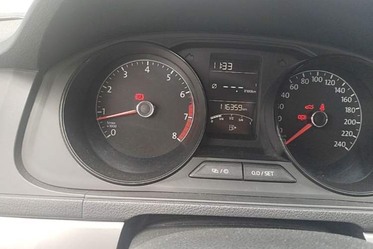 Used Volkswagen Lavida 2017 1.6L Manual Fashion Edition Odometer Close Up