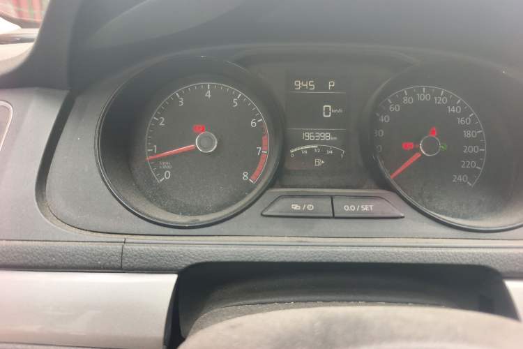 Used Volkswagen Lavida 2017 1.6L Automatic Fashion Edition Odometer Close Up