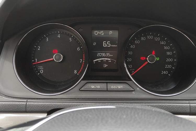 Used Volkswagen Lavida 2017 1.6L Automatic Comfort Edition Odometer Close Up
