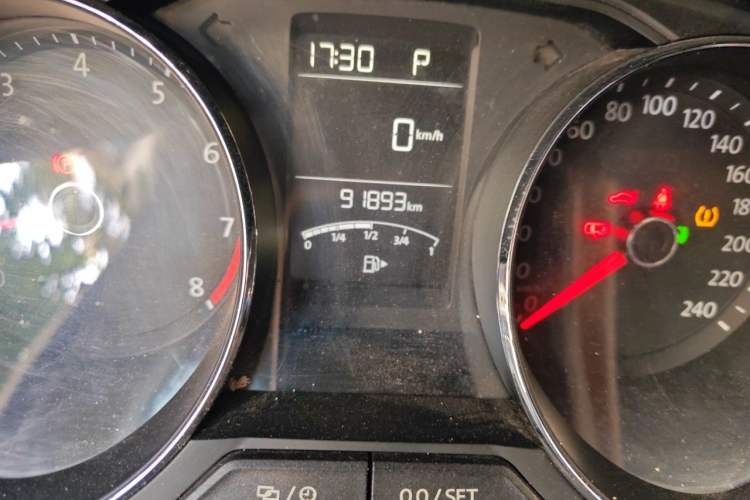 Used Volkswagen Lavida 2017 1.6L Automatic Comfort Edition Odometer Close Up