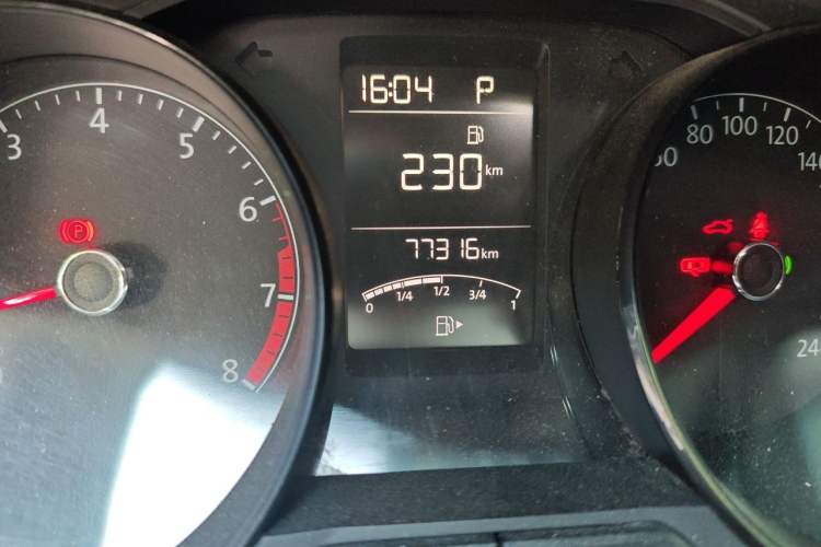 Used Volkswagen Lavida 2017 1.6L Automatic Fashion Edition Odometer Close Up
