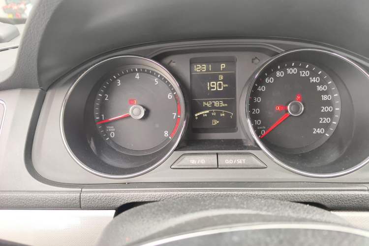 Used Volkswagen Lavida 2017 1.6L Automatic Comfort Edition Odometer Close Up