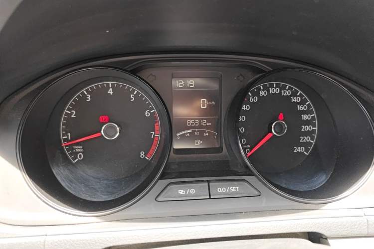 Used Volkswagen Lavida 2017 1.6L Manual Fashion Edition Odometer Close Up