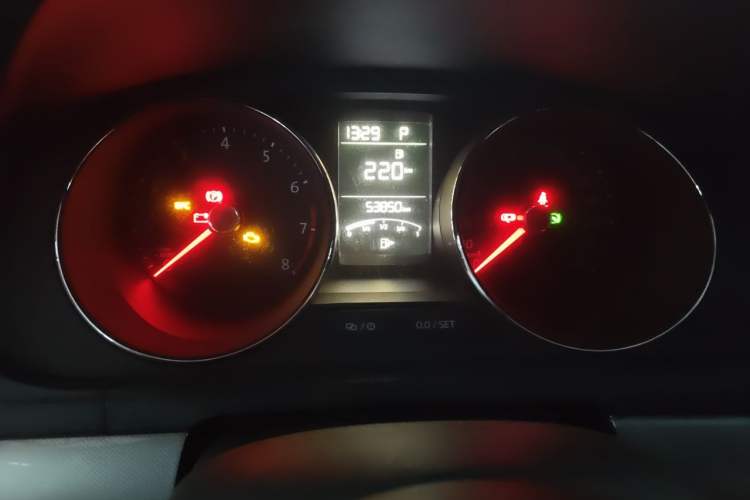 Used Volkswagen Lavida 2017 1.6L Automatic Comfort Edition Odometer Close Up