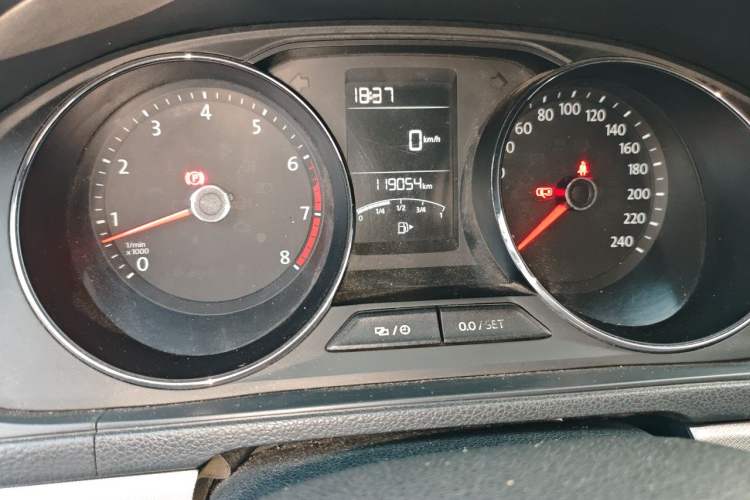 Used Volkswagen Lavida 2017 1.6L Manual Comfort Edition Odometer Close Up