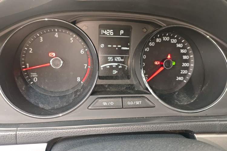 Used Volkswagen Lavida 2017 1.6L Automatic Comfort Edition Odometer Close Up