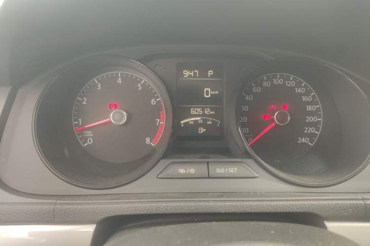 Used Volkswagen Lavida 2017 1.6L Automatic Fashion Edition Odometer Close Up
