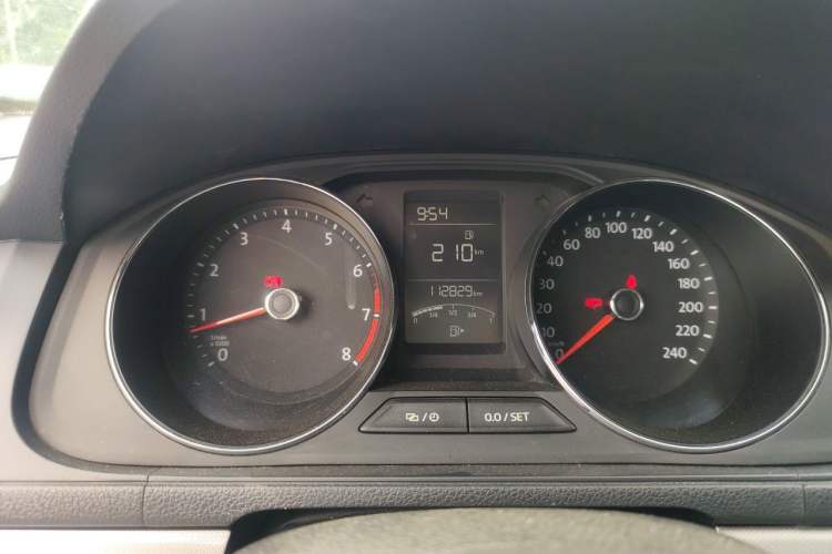 Used Volkswagen Lavida 2017 1.6L Manual Comfort Edition Odometer Close Up
