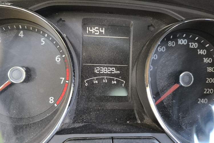 Used Volkswagen Lavida 2017 1.6L Manual Comfort Edition Odometer Close Up