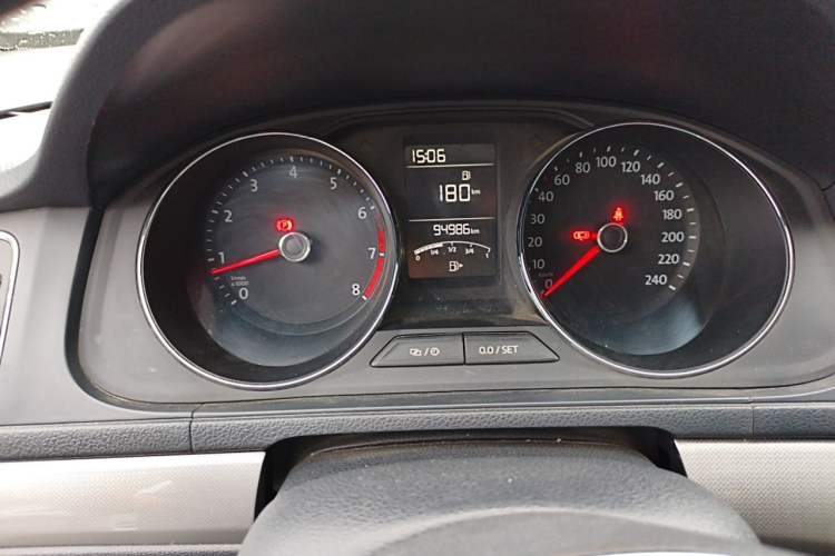 Used Volkswagen Lavida 2017 1.6L Manual Comfort Edition Odometer Close Up