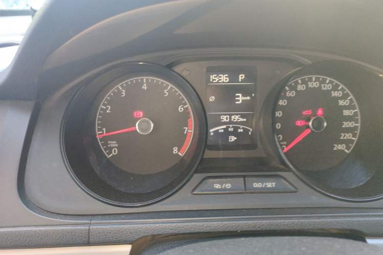 Used Volkswagen Lavida 2017 1.6L Automatic Fashion Edition Odometer Close Up