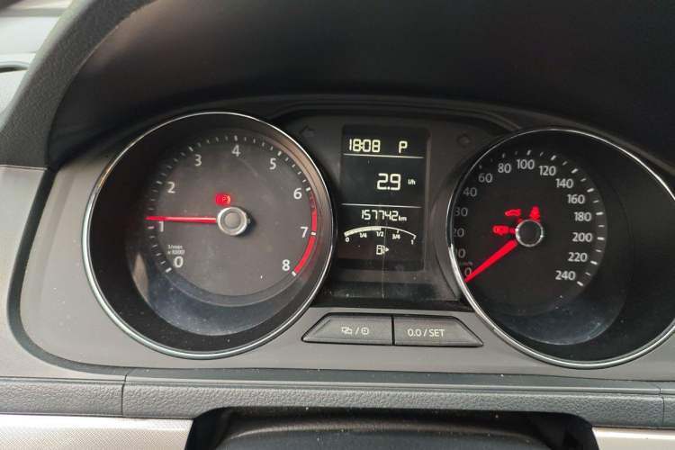 Used Volkswagen Lavida 2017 1.6L Automatic Comfort Edition Odometer Close Up