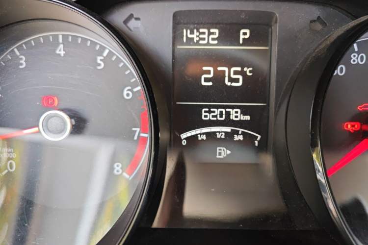 Used Volkswagen Lavida 2017 1.6L Automatic Fashion Edition Odometer Close Up