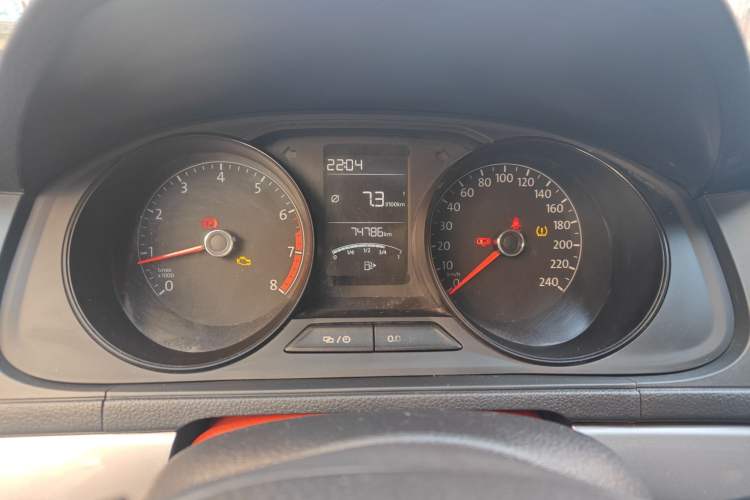 Used Volkswagen Lavida 2017 1.6L Manual Fashion Edition Odometer Close Up
