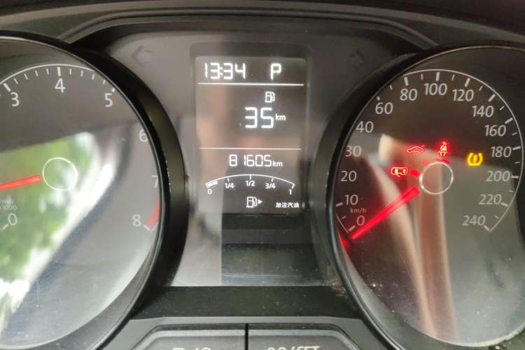 Used Volkswagen Lavida 2017 1.6L Automatic Fashion Edition Odometer Close Up