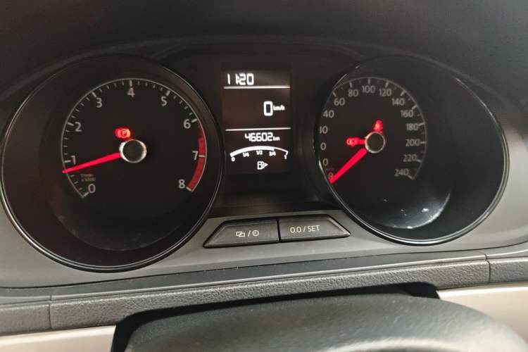 Used Volkswagen Lavida 2017 1.6L Manual Fashion Edition Odometer Close Up