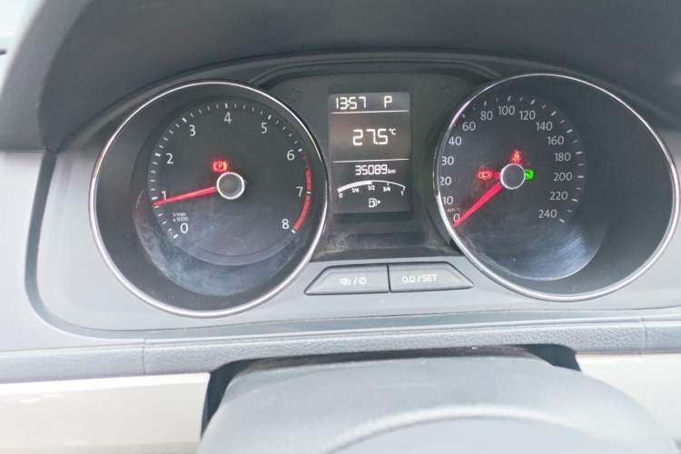 Used Volkswagen Lavida 2017 1.6L Automatic Comfort Edition Odometer Close Up