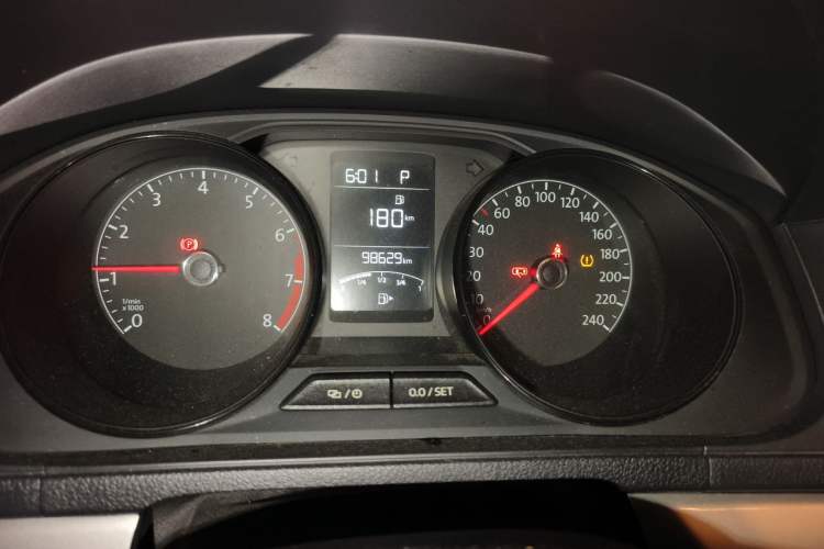 Used Volkswagen Lavida 2017 1.6L Automatic Fashion Edition Odometer Close Up