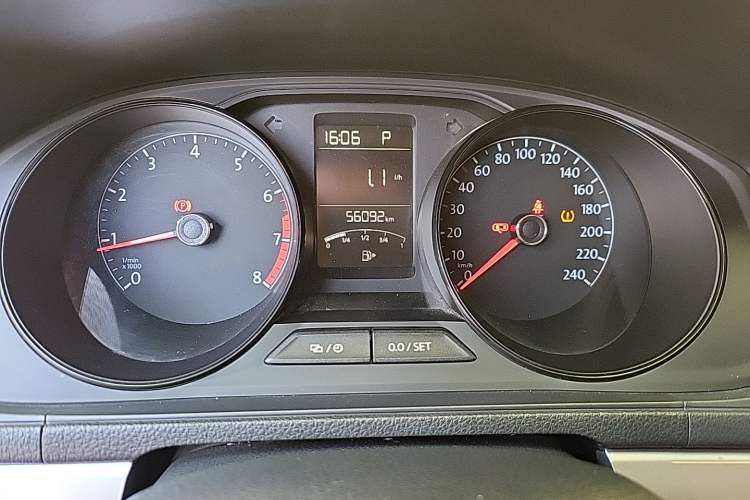Used Volkswagen Lavida 2017 1.6L Automatic Fashion Edition Odometer Close Up