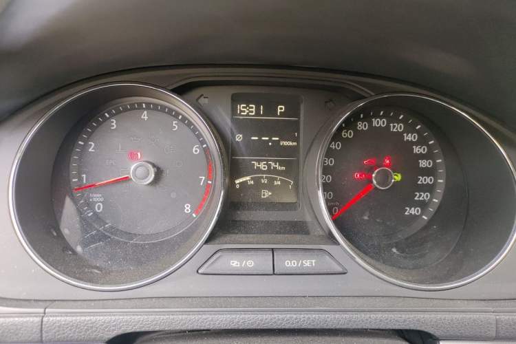 Used Volkswagen Lavida 2017 1.6L Automatic Comfort Edition Odometer Close Up