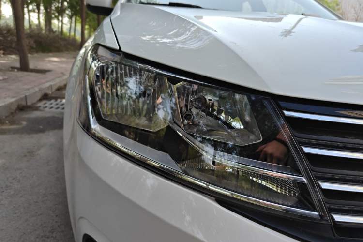 Used Volkswagen Lavida 2017 1.6L Automatic Fashion Edition Right Front Headlight