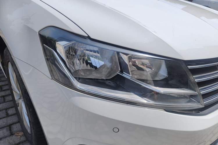 Used Volkswagen Lavida 2017 1.6L Automatic Comfort Edition Right Front Headlight