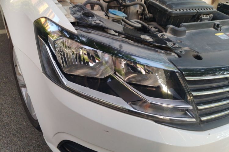Used Volkswagen Lavida 2017 1.6L Manual Fashion Edition Right Front Headlight