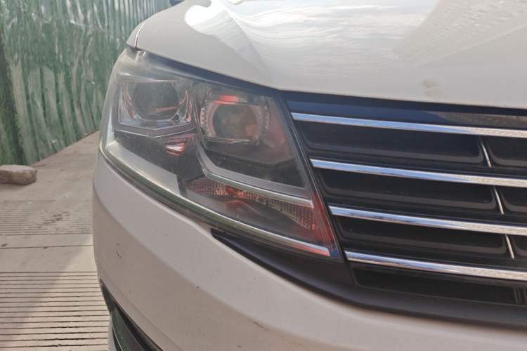 Used Volkswagen Lavida 2017 230TSI DSG Comfort Edition Right Front Headlight
